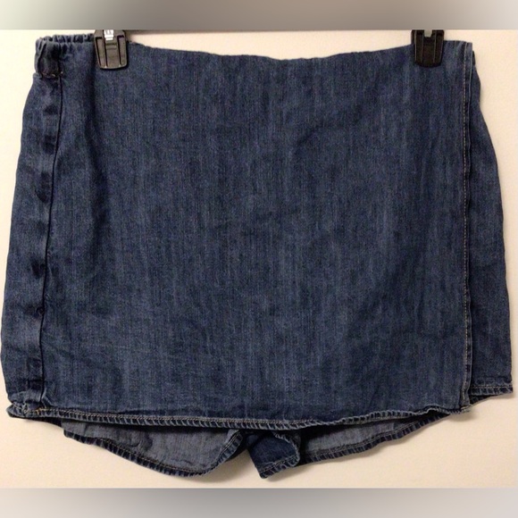 Old Navy Pants - Old Navy Women's denim Skort Linen size large